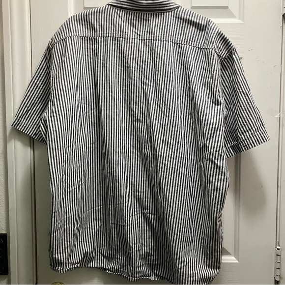 Neff Men’s short-sleeve button-up shirt with a striped pattern and a teal pocket - Picture 5 of 5